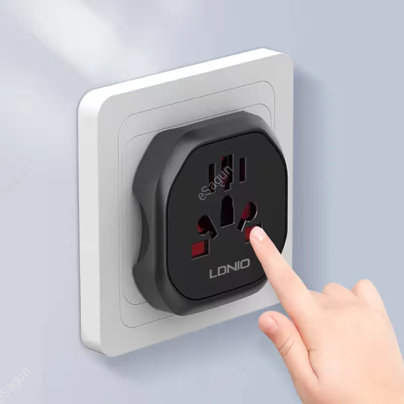 LDNIO Z7 Universal Travel Adapter Power Socket Power Converter